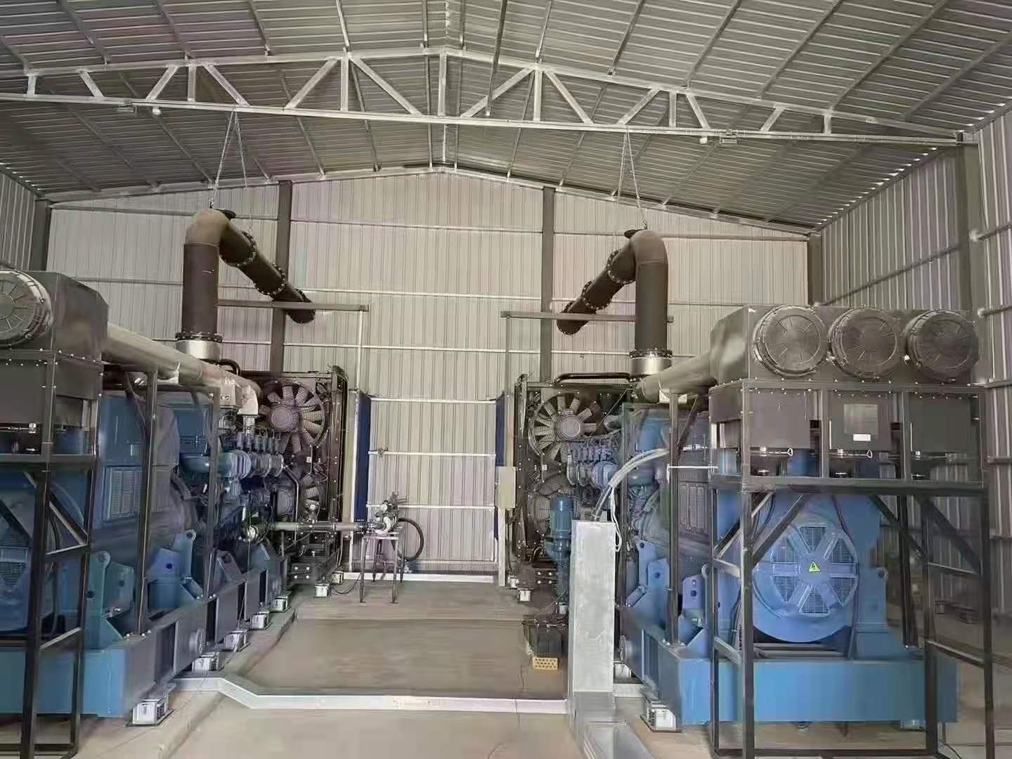 青海客戶機(jī)組巡檢現(xiàn)場，兩臺玉柴高壓發(fā)電機(jī)并機(jī)！